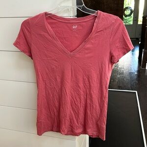 Gap V-neck tee
